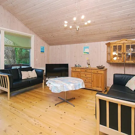 Two-bedroom In 1 Ferienhaus *