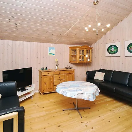 Two-bedroom In 1 Ferienhaus *