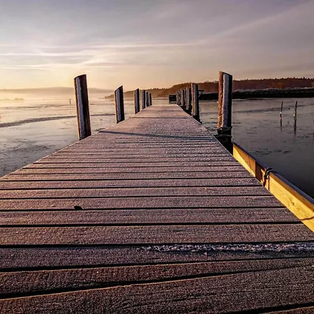 6 Person In Skibby-by Traum *